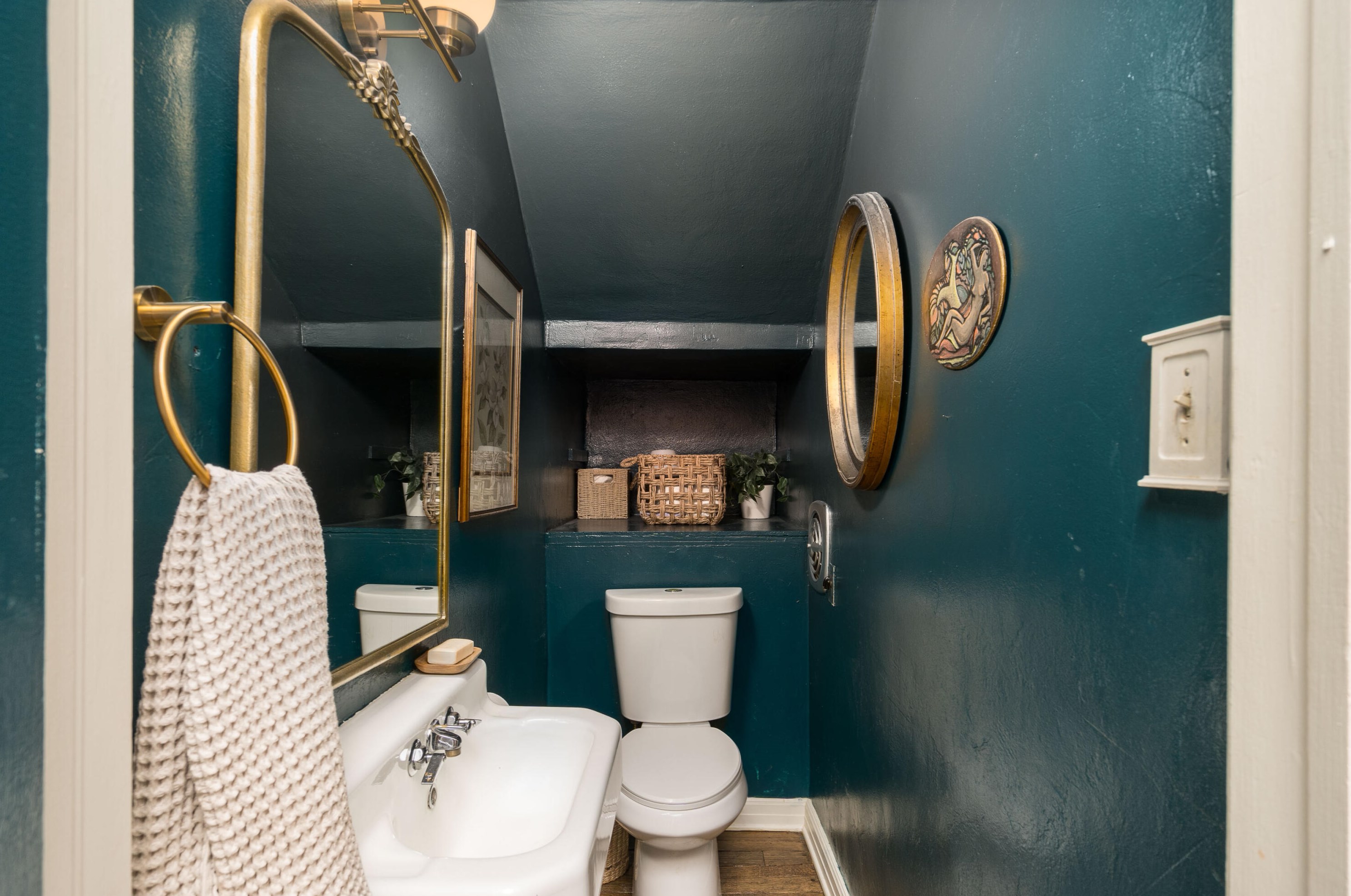 2709 Belleview Pl, Milwaukee WI  53211-3831 exterior