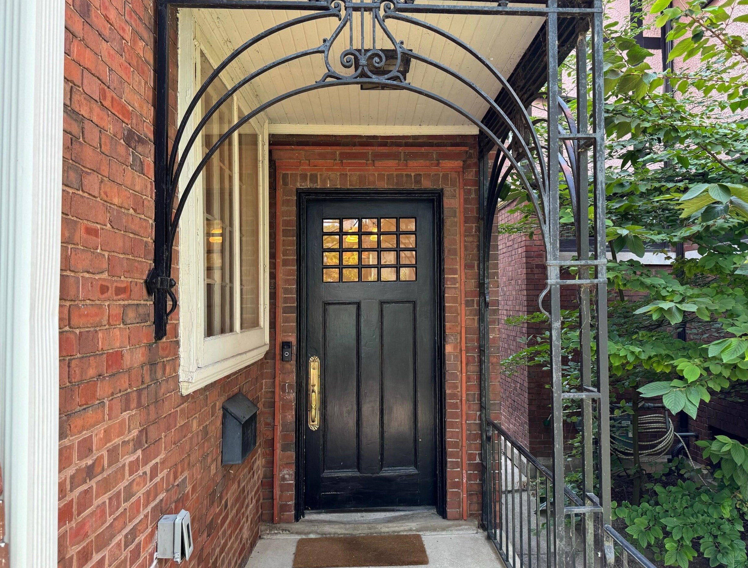 2709 Belleview Pl, Milwaukee WI  53211-3831 exterior