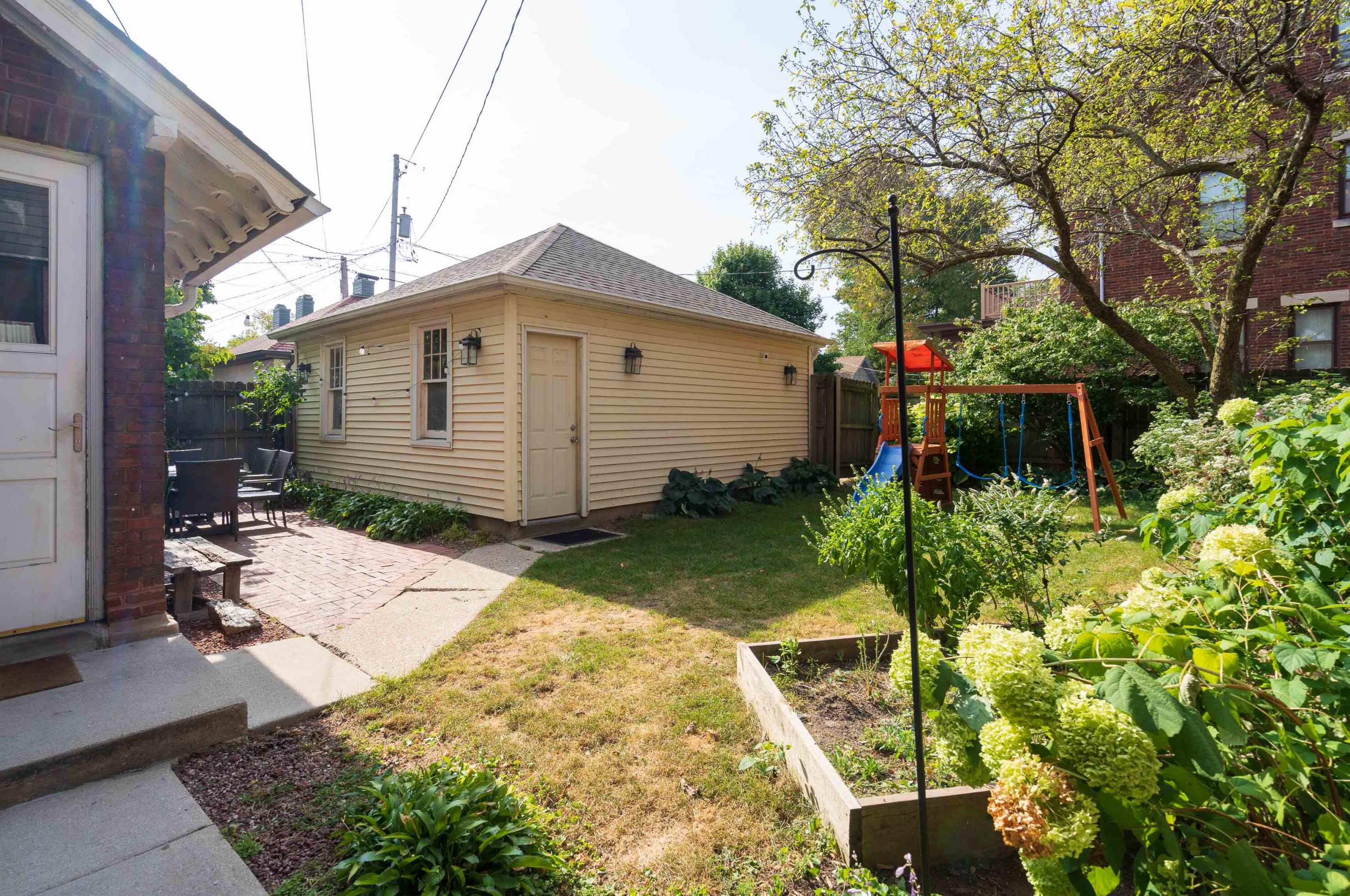 2709 Belleview Pl, Milwaukee WI  53211-3831 exterior