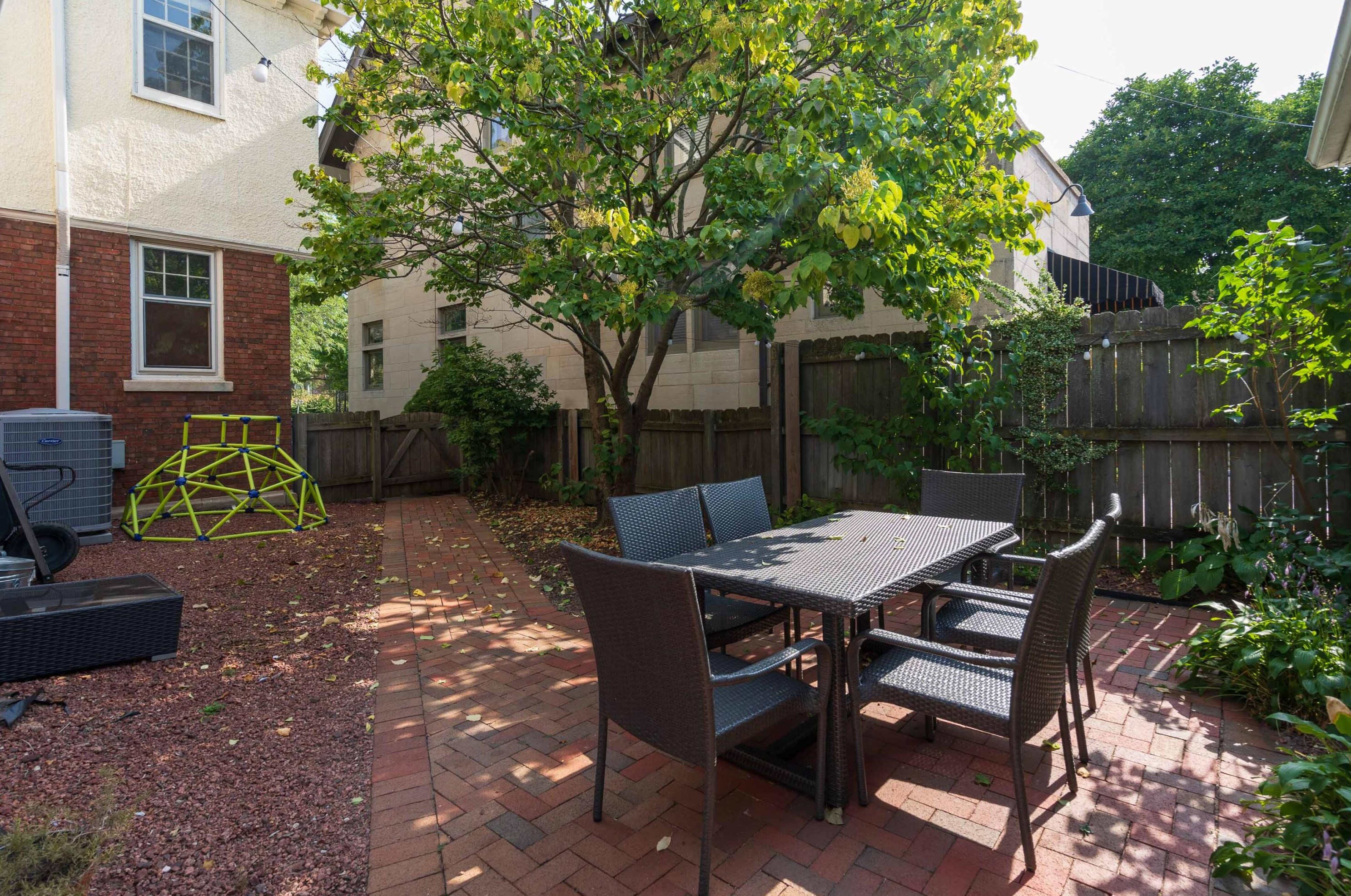 2709 Belleview Pl, Milwaukee WI  53211-3831 exterior