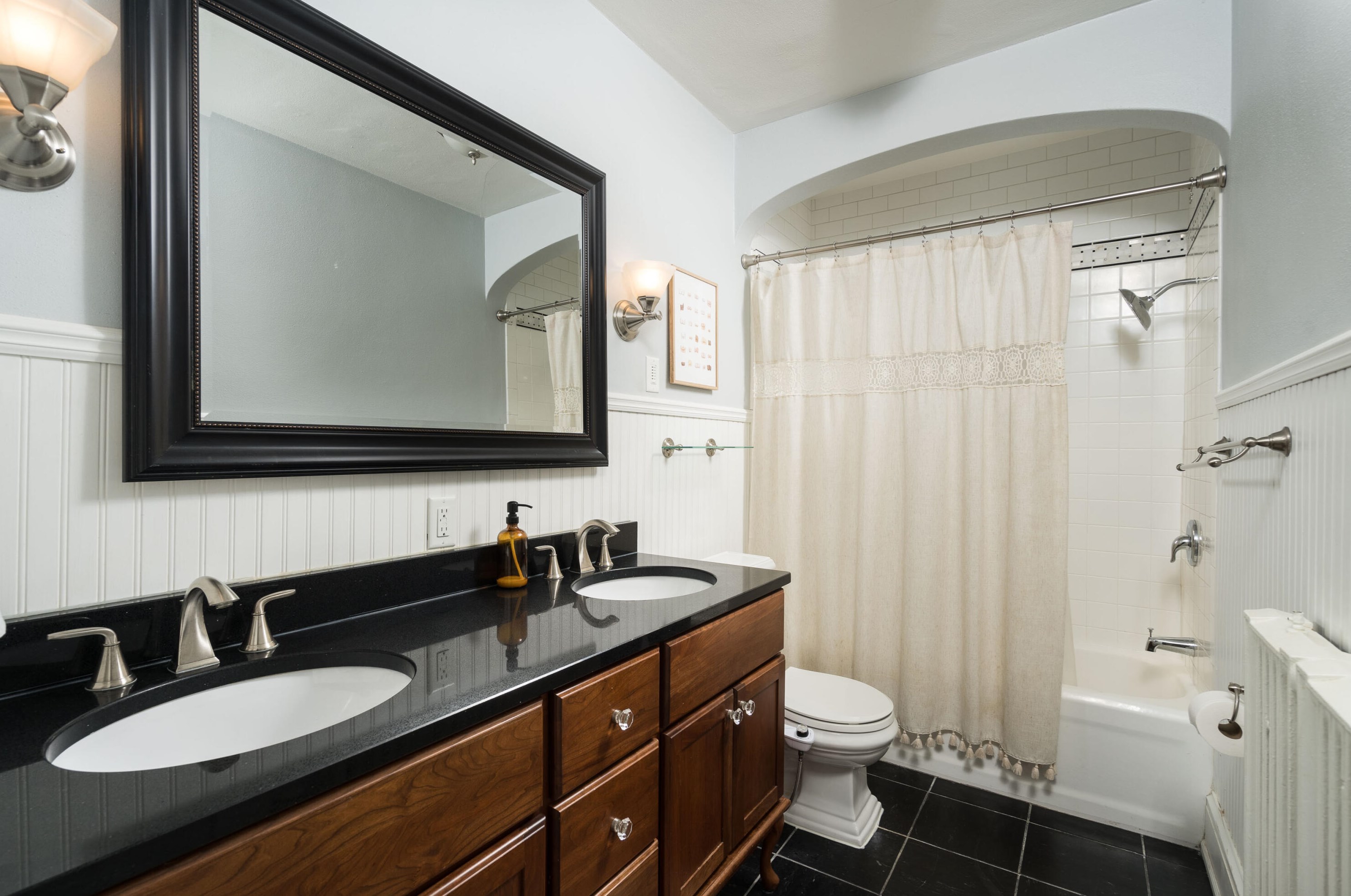 2709 Belleview Pl, Milwaukee WI  53211-3831 exterior