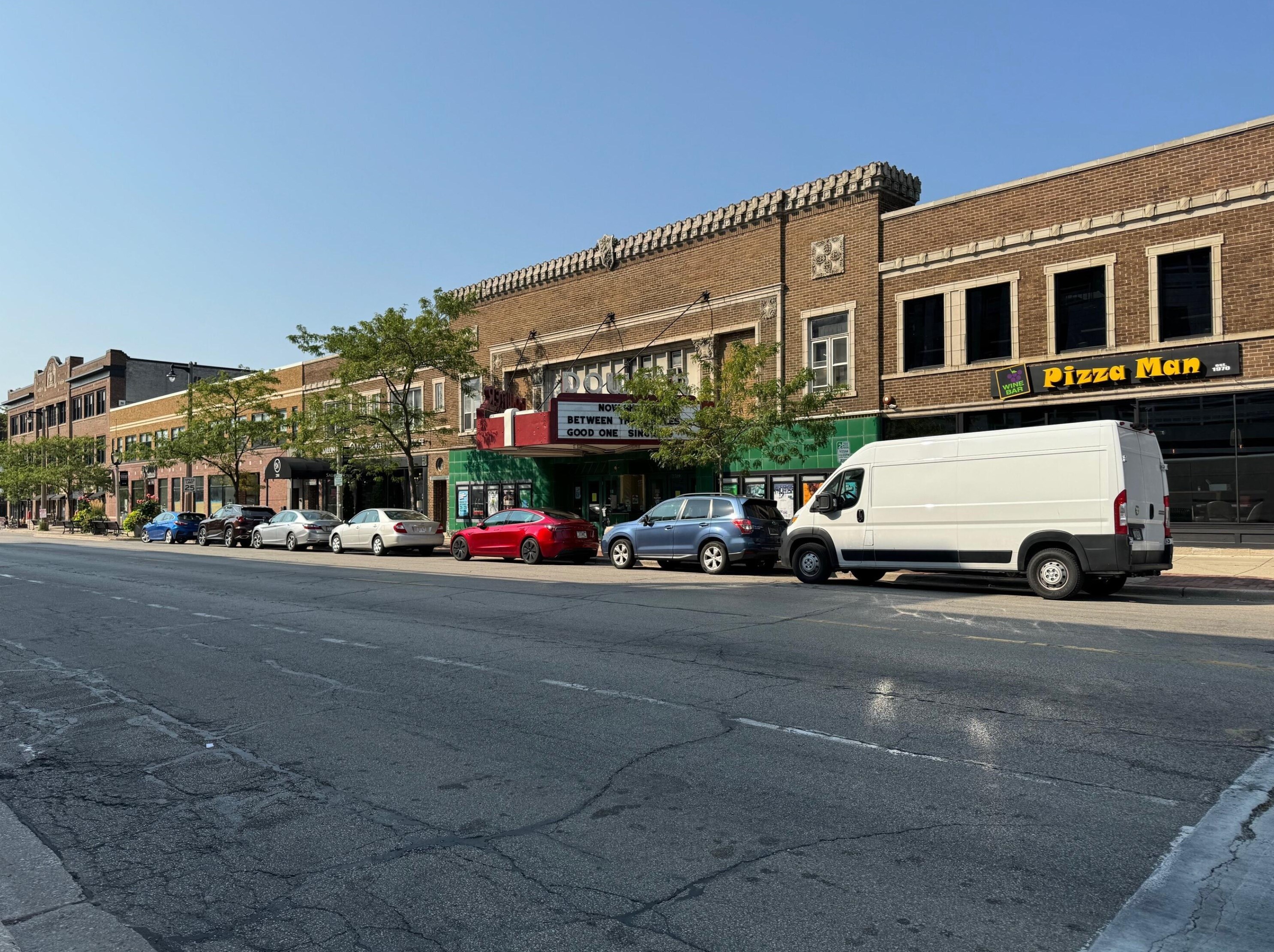 2709 Belleview Pl, Milwaukee WI  53211-3831 exterior