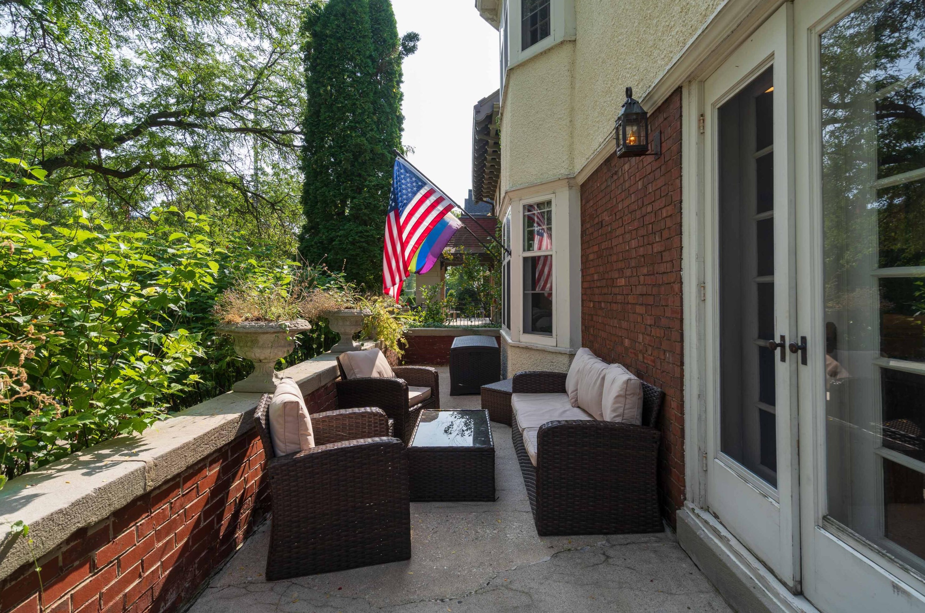 2709 Belleview Pl, Milwaukee WI  53211-3831 exterior