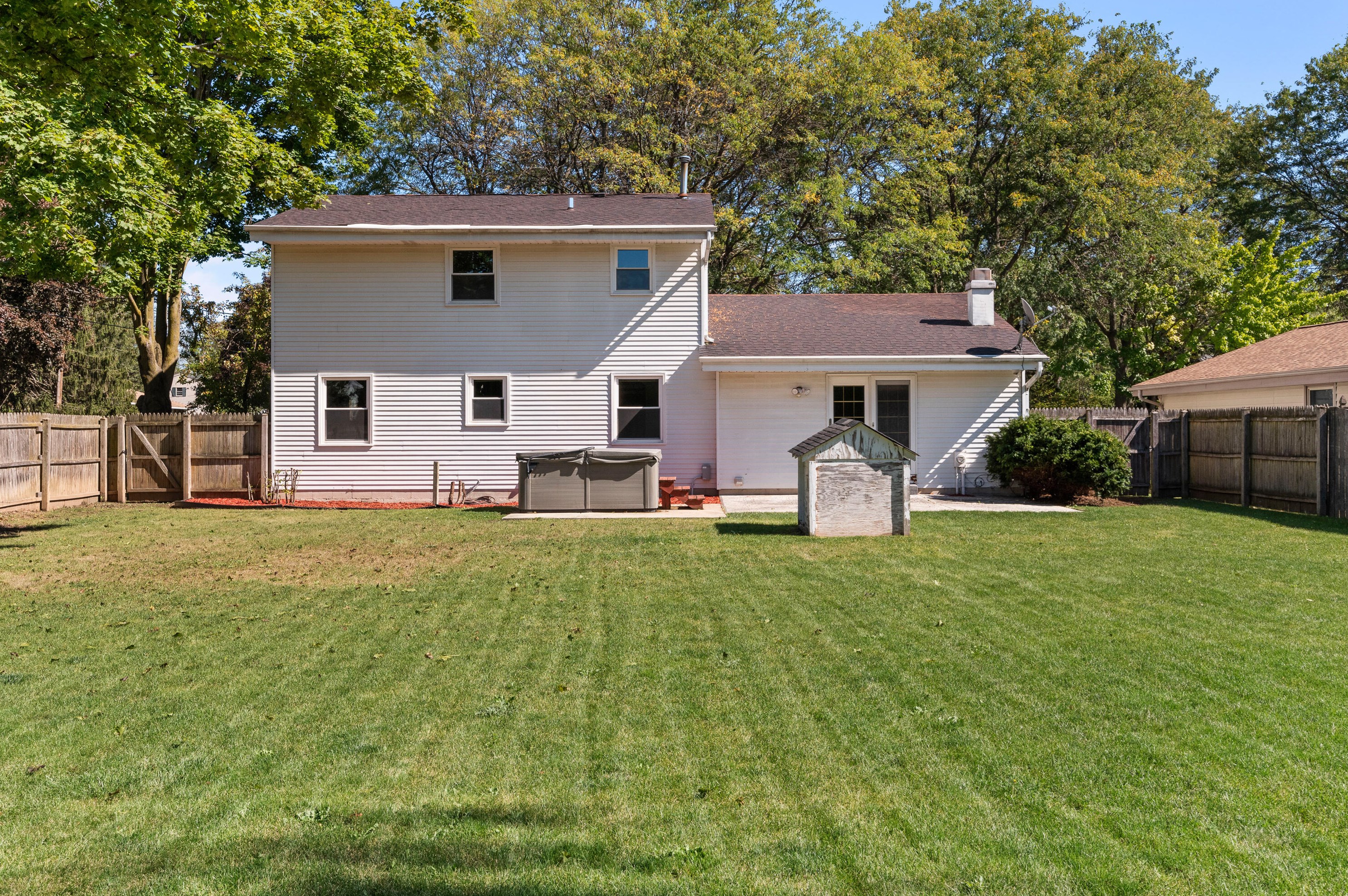 5855 111, Milwaukee WI 53227-1117 exterior