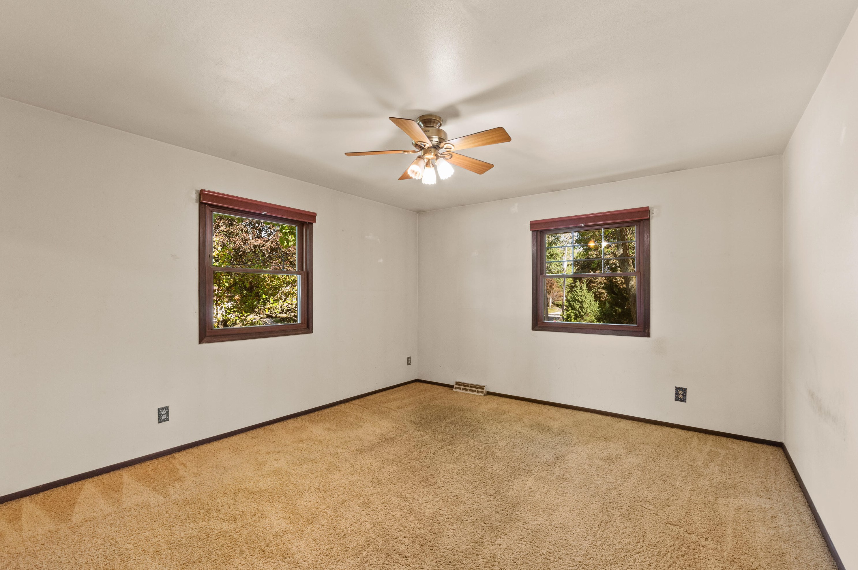 5855 111, Milwaukee WI 53227-1117 exterior