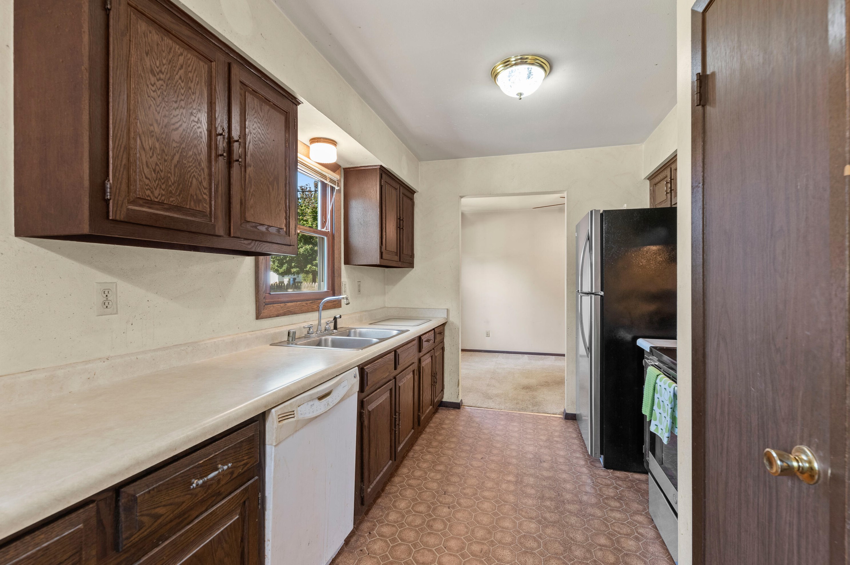 5855 111, Milwaukee WI 53227-1117 exterior