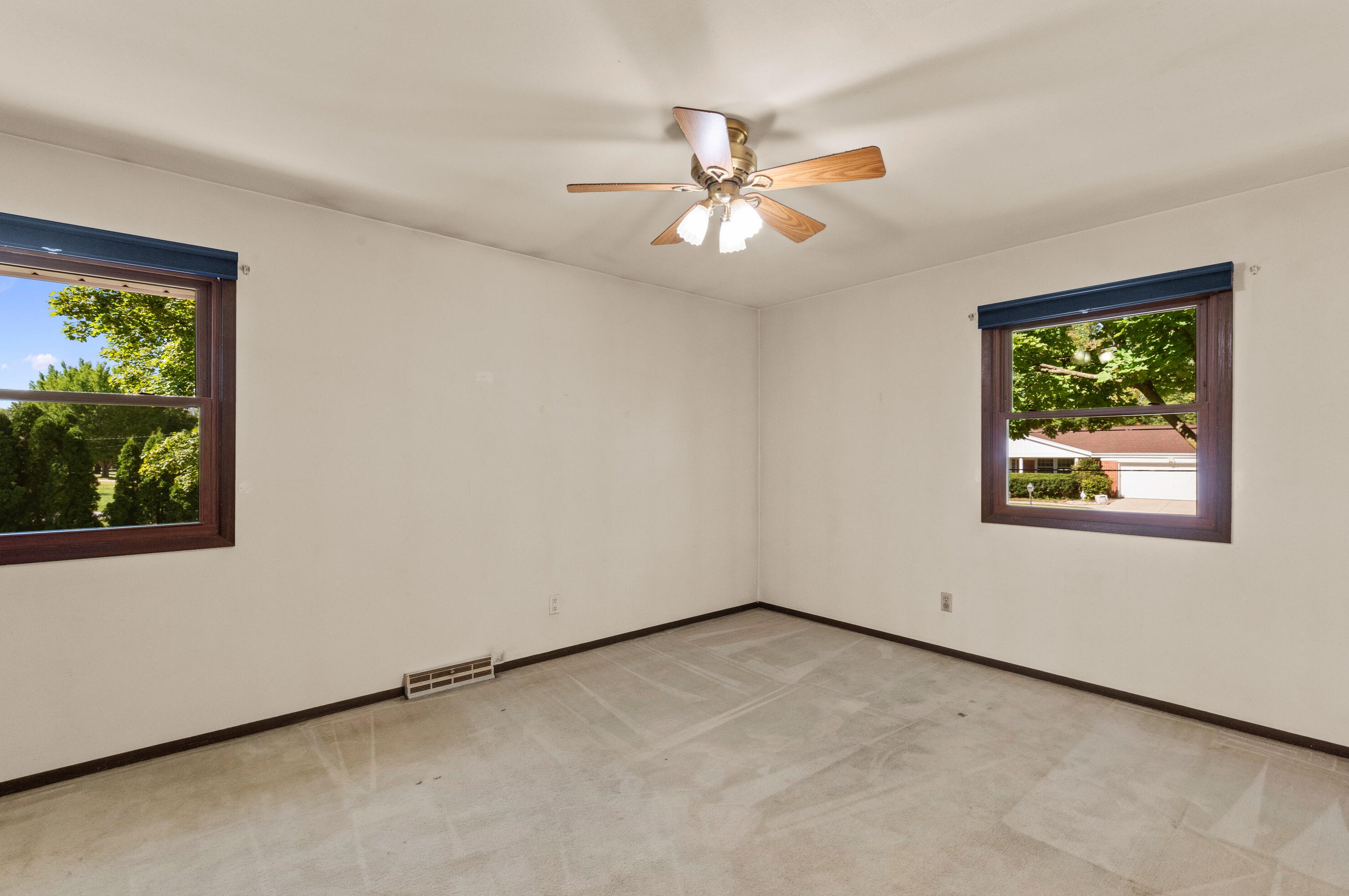 5855 111, Milwaukee WI 53227-1117 exterior