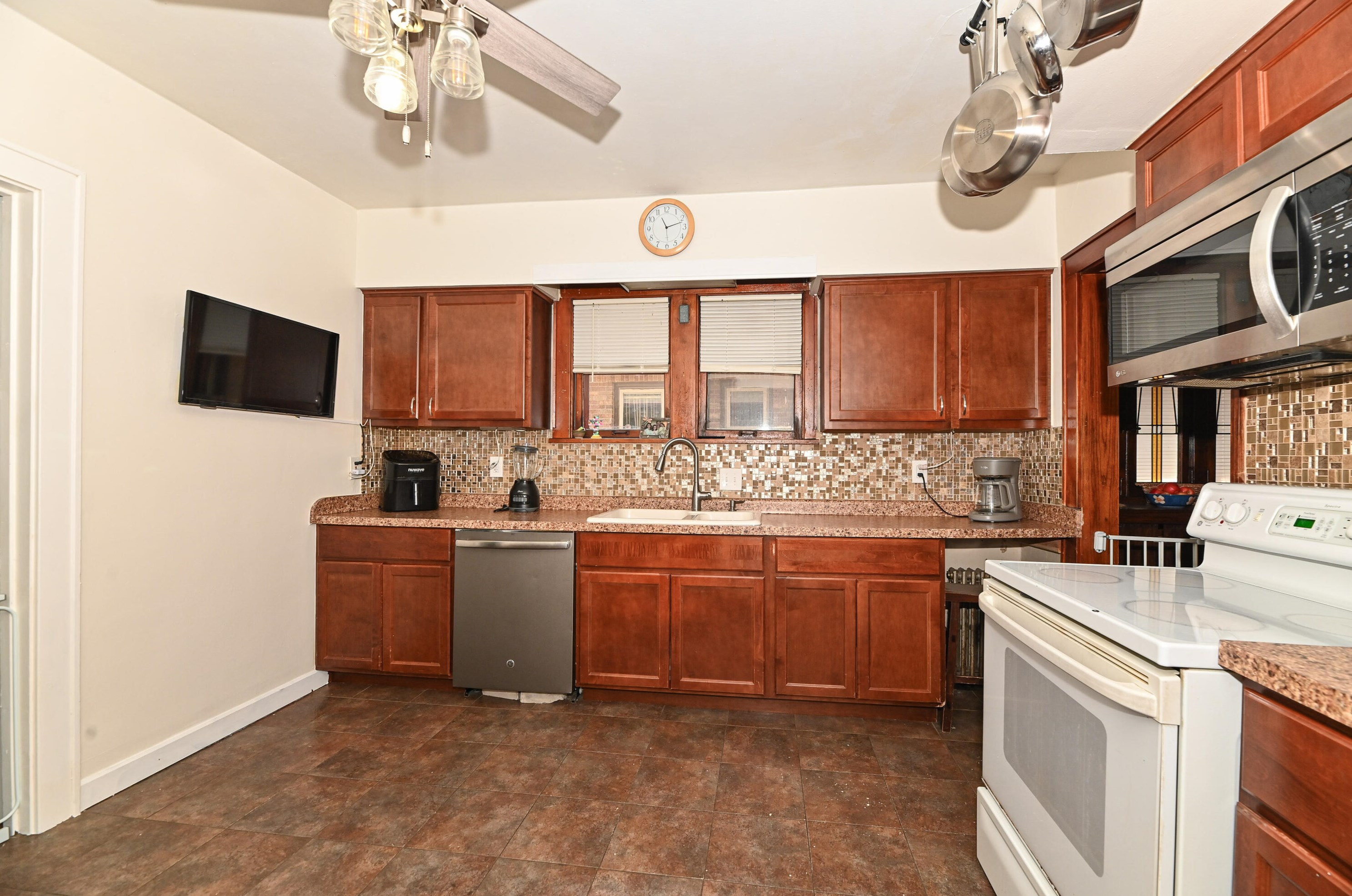 3050 56, Milwaukee WI 53210-2235 exterior