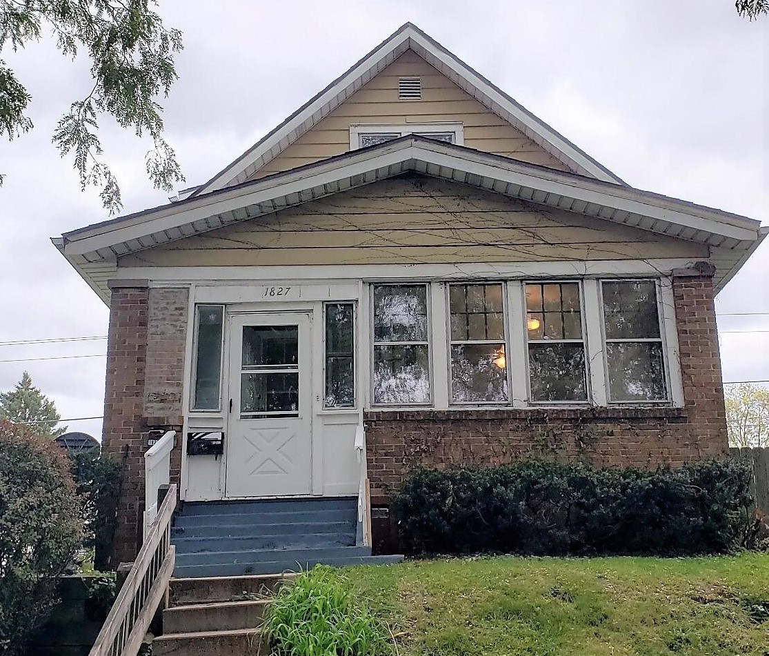 1827 Oklahoma Ave, Milwaukee WI  53207-2939 exterior