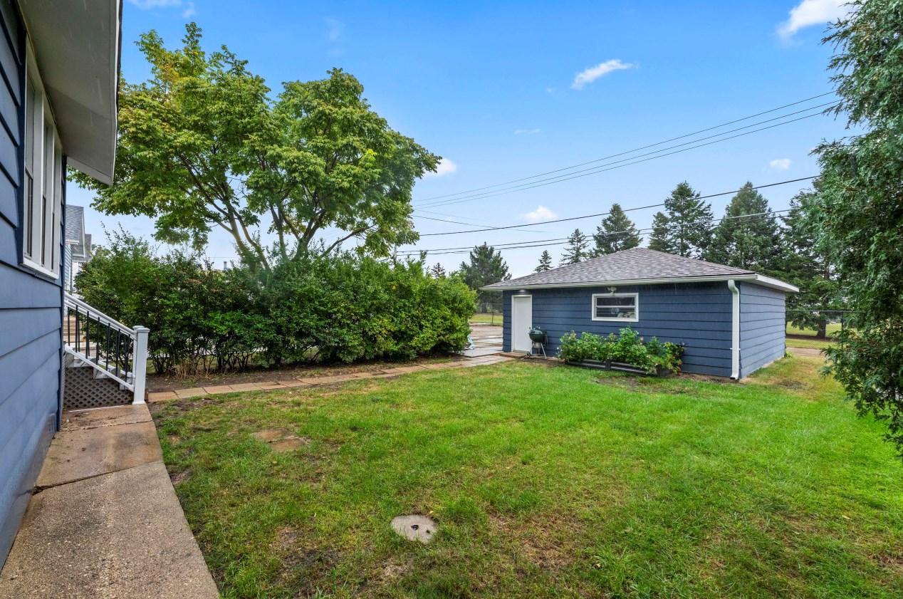 900 56, Milwaukee WI 53214-3327 exterior