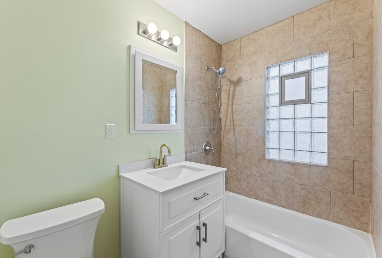 900 56, Milwaukee WI 53214-3327 exterior