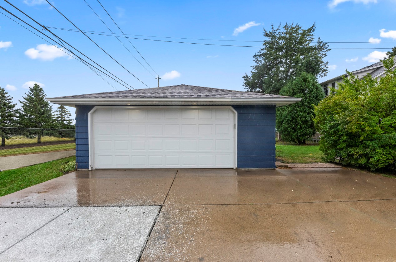 900 56, Milwaukee WI 53214-3327 exterior