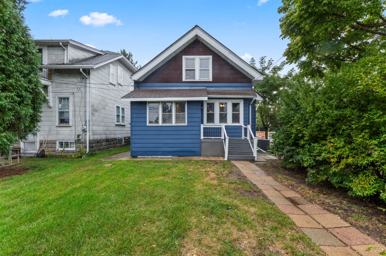 900 56, Milwaukee WI 53214-3327 exterior