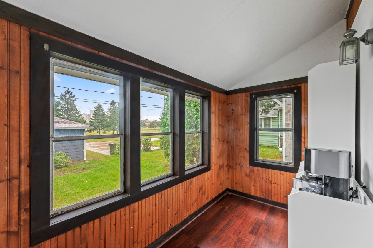 900 56, Milwaukee WI 53214-3327 exterior