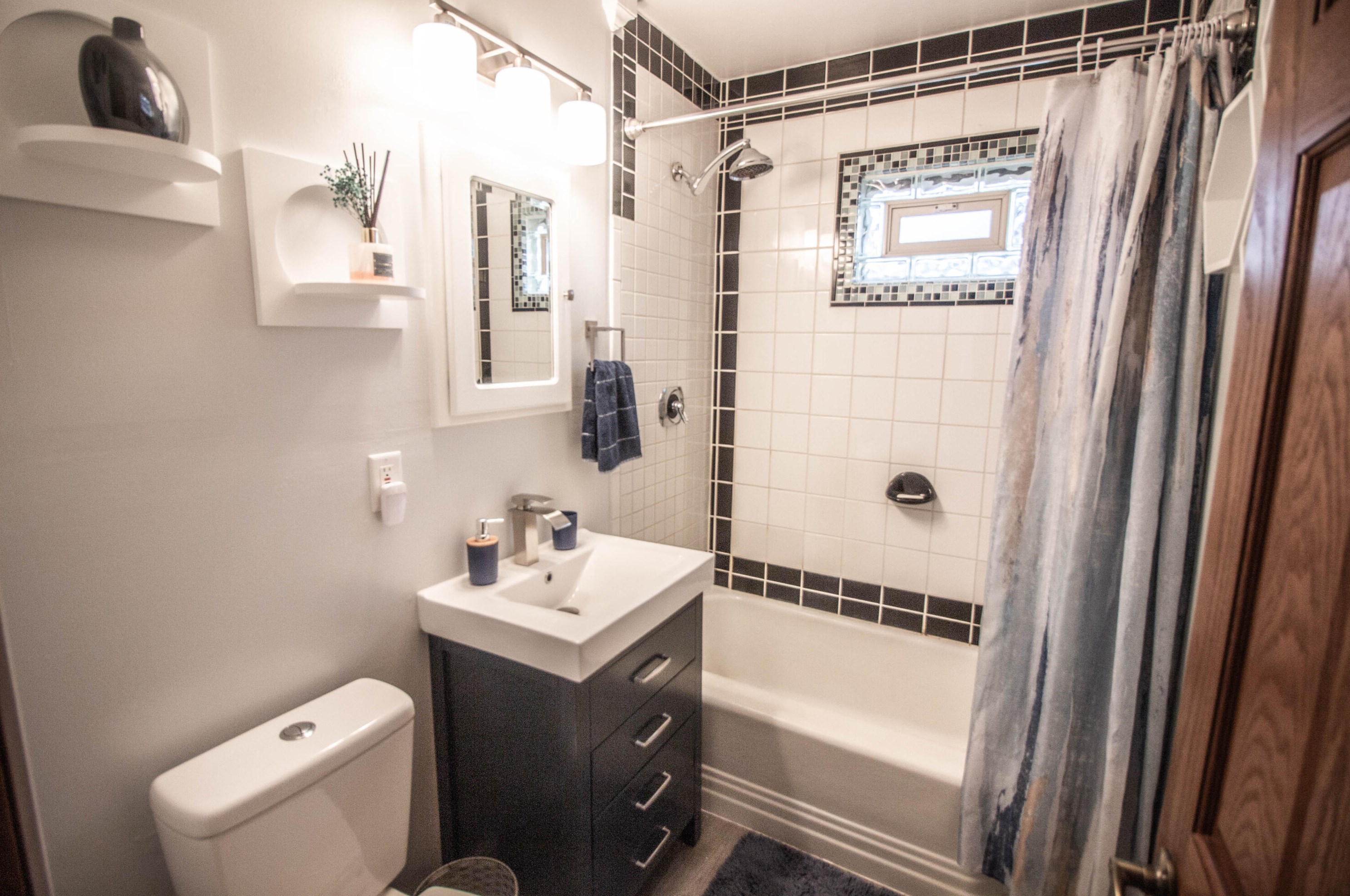 1641 53, Milwaukee WI 53214-5328 exterior