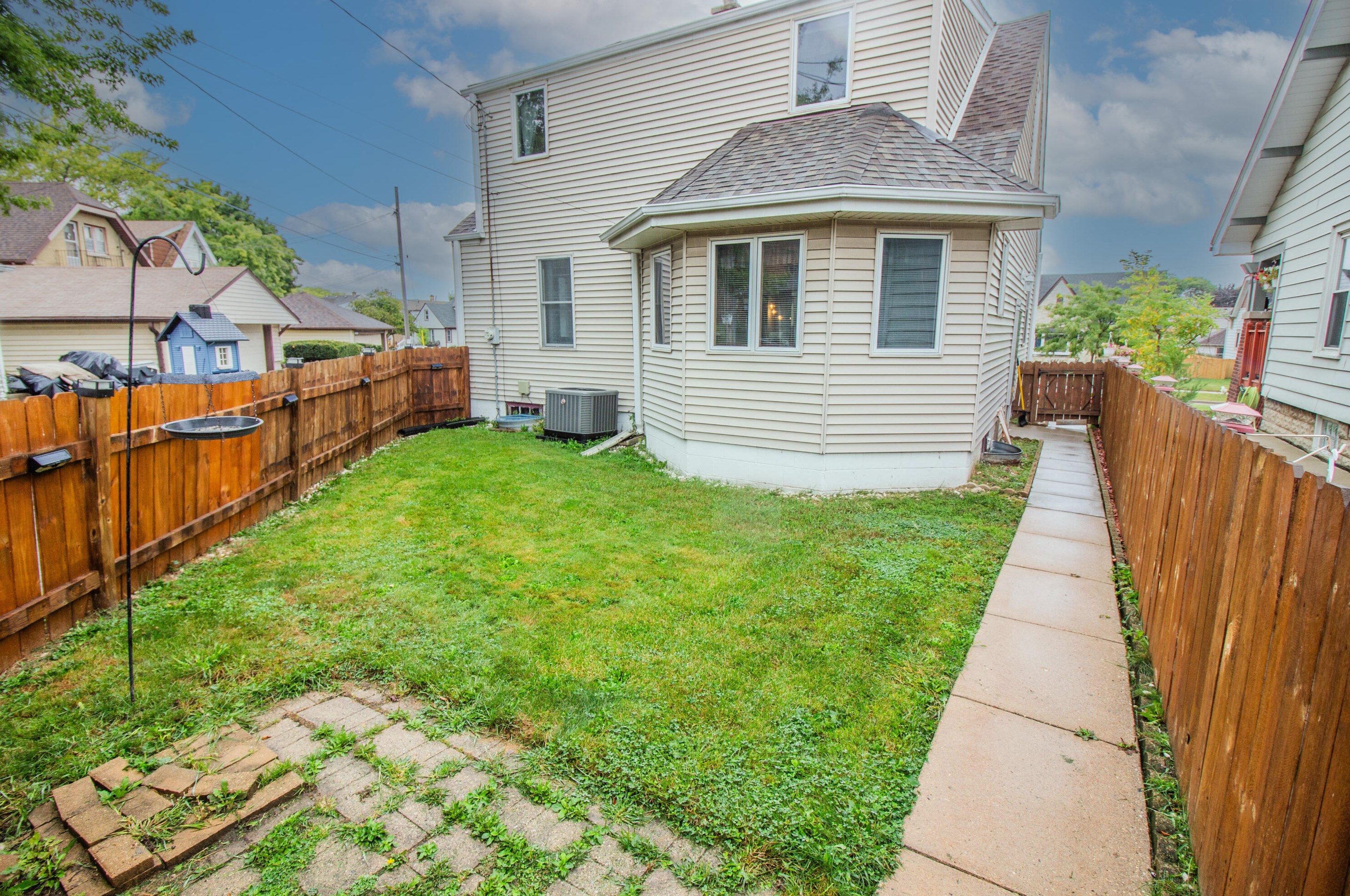 1641 53, Milwaukee WI 53214-5328 exterior