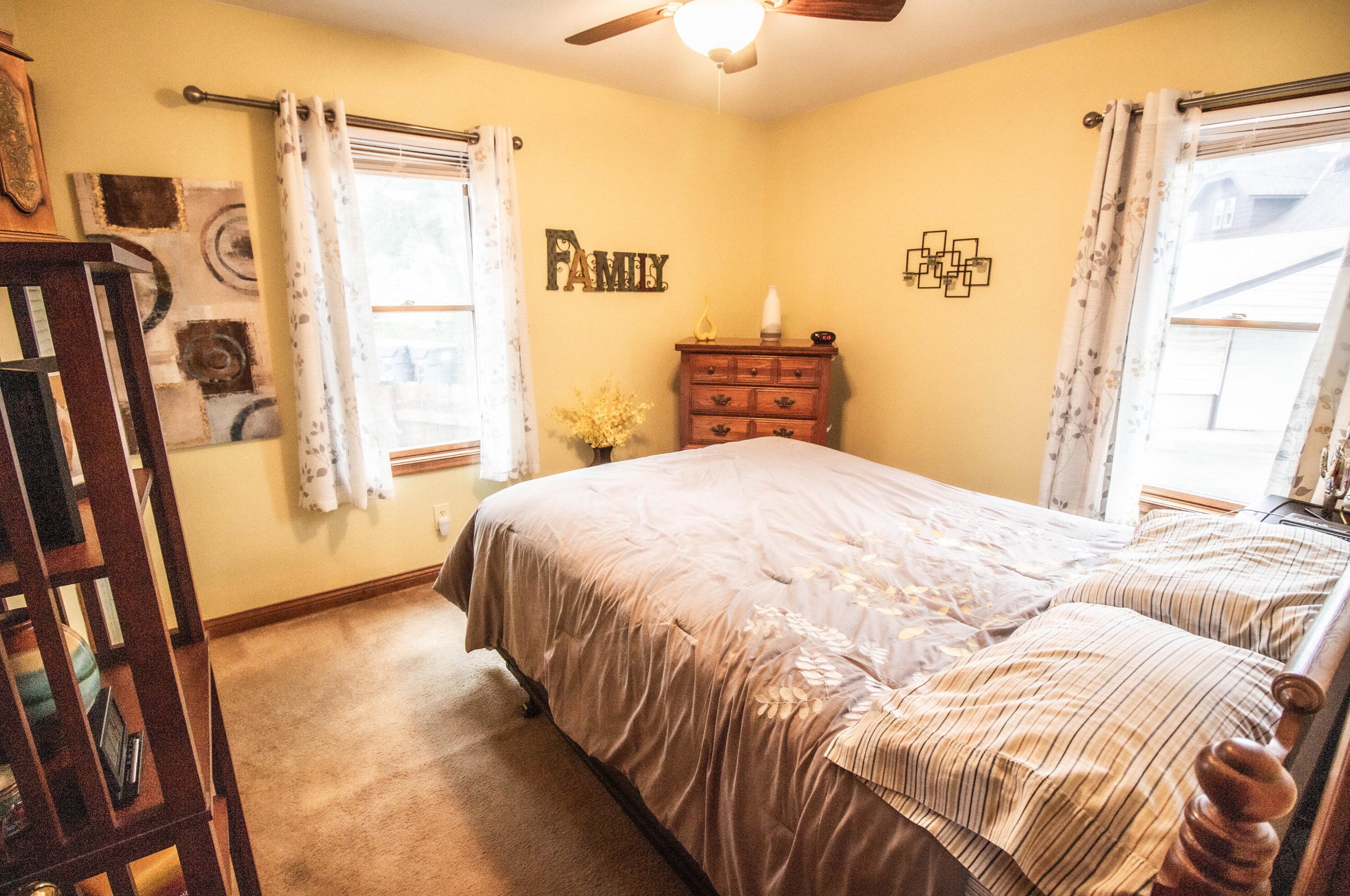 1641 53, Milwaukee WI 53214-5328 exterior