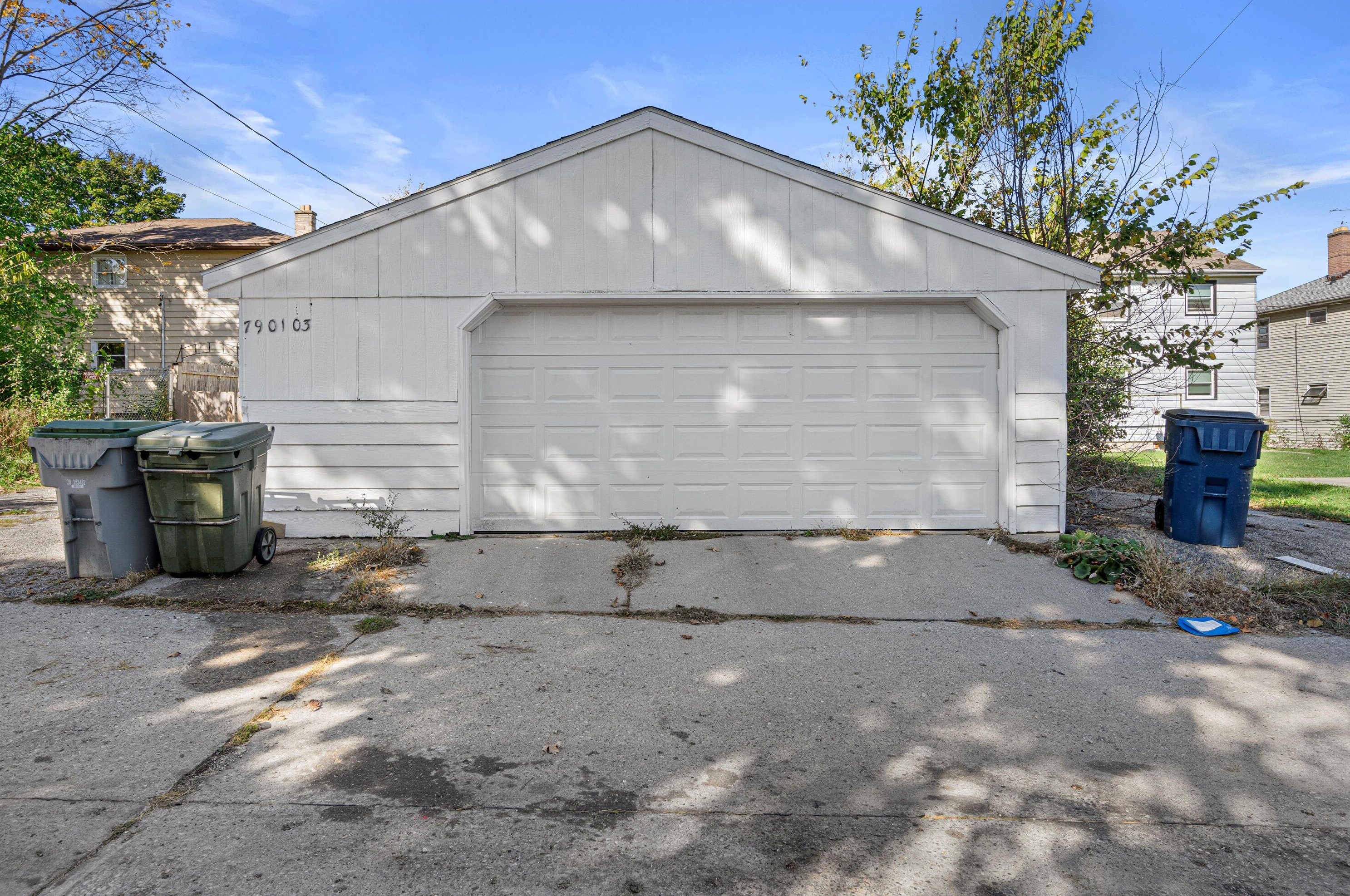 7901 Villard Ave, Milwaukee WI  53218-3516 exterior