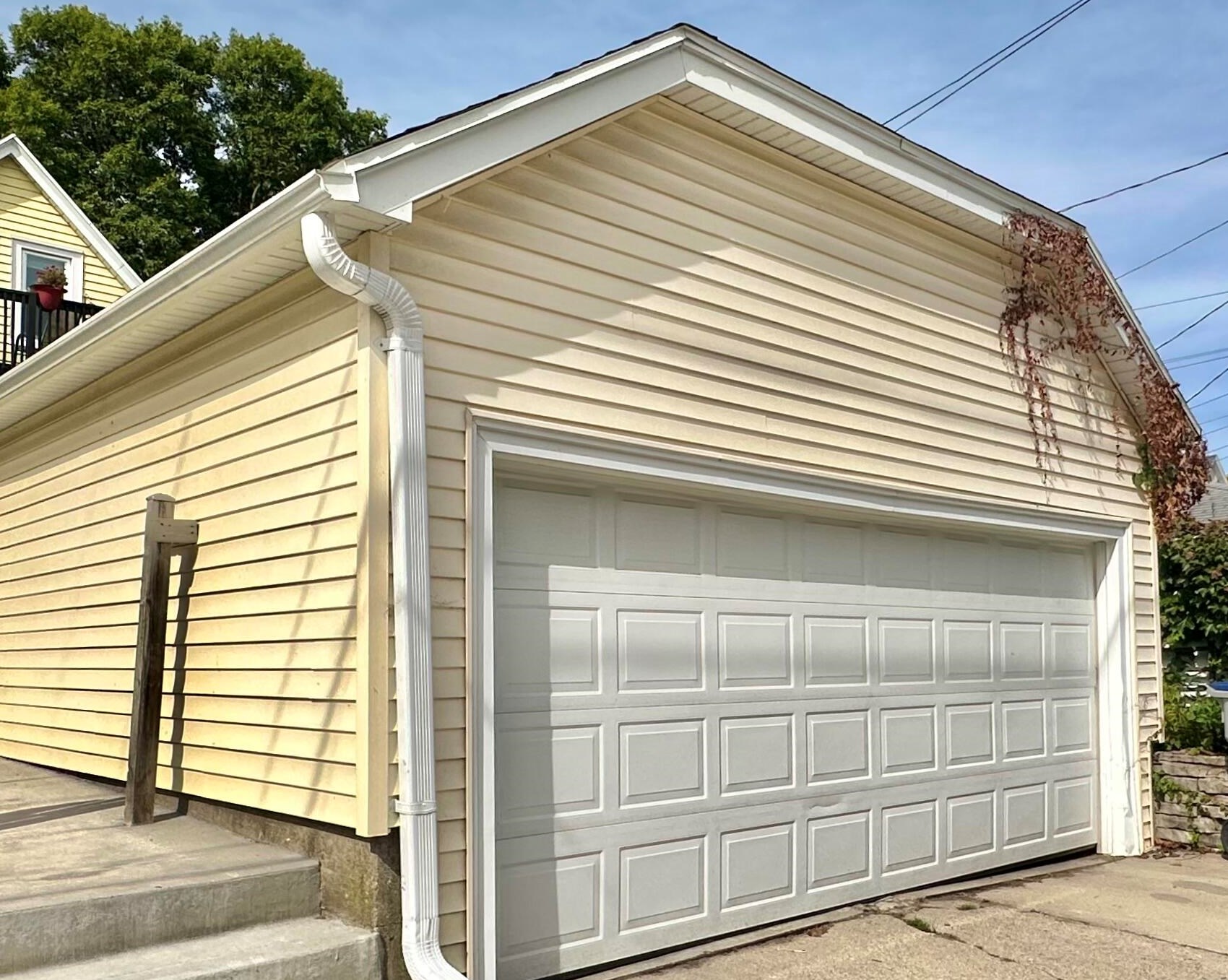 3454 Delaware Ave, Milwaukee WI 53207-3706 exterior