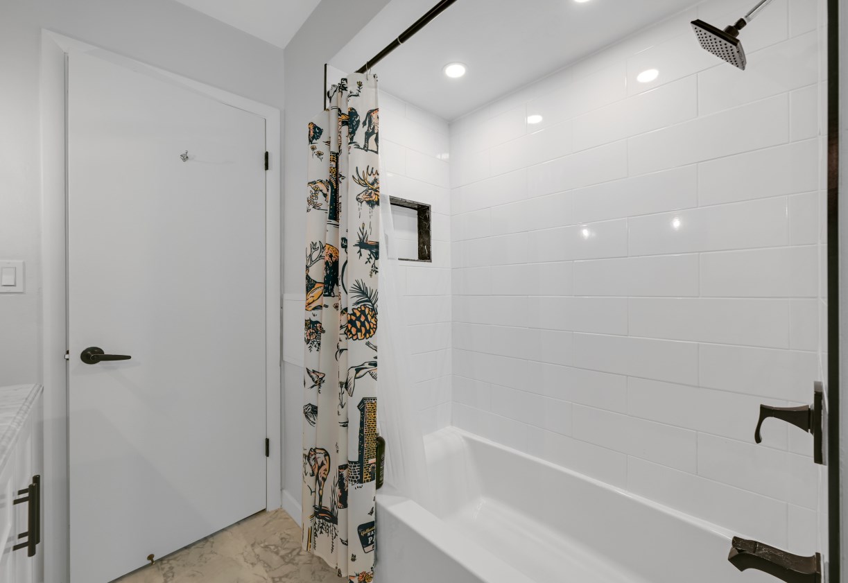 1661 118, Milwaukee WI 53226-3023 exterior