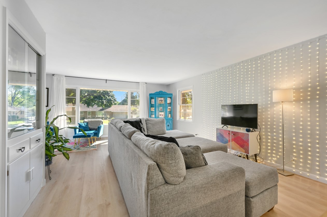 1661 118, Milwaukee WI 53226-3023 exterior