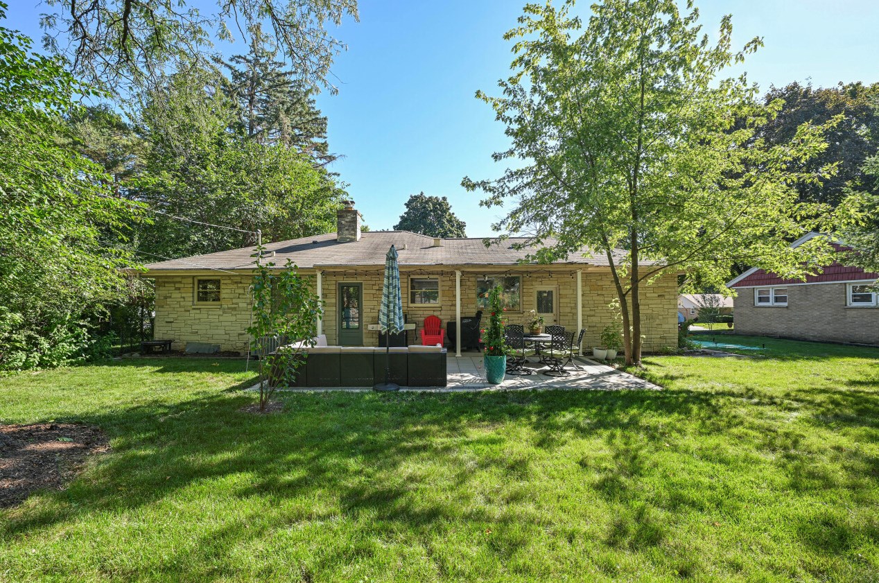 1661 118, Milwaukee WI 53226-3023 exterior