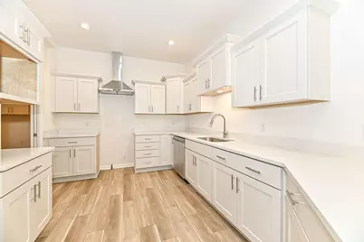 311 N Trailview Cir, Racine, WI 53185 - Photo 11