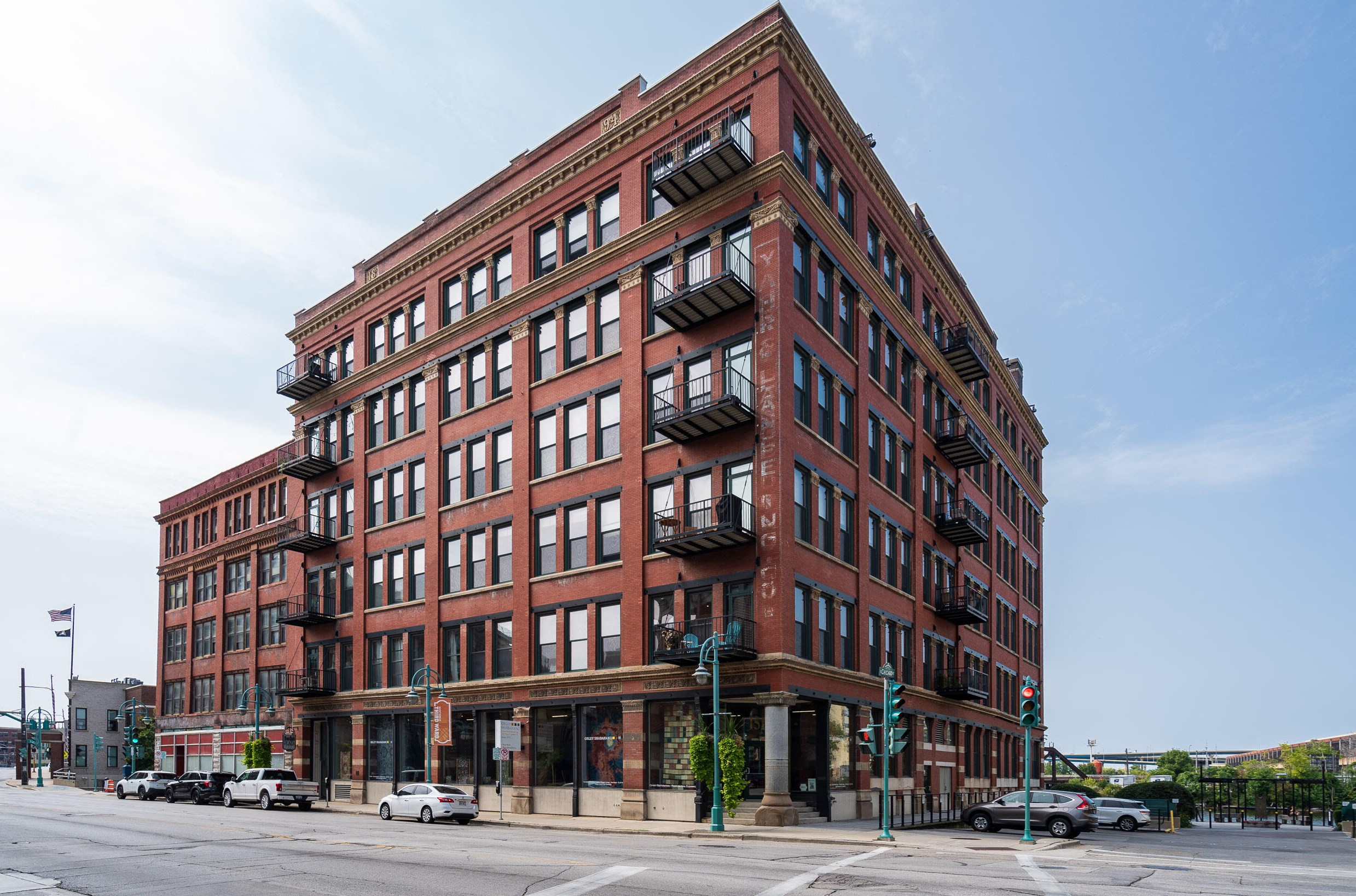141 Water St, Milwaukee WI  53202-6089 exterior