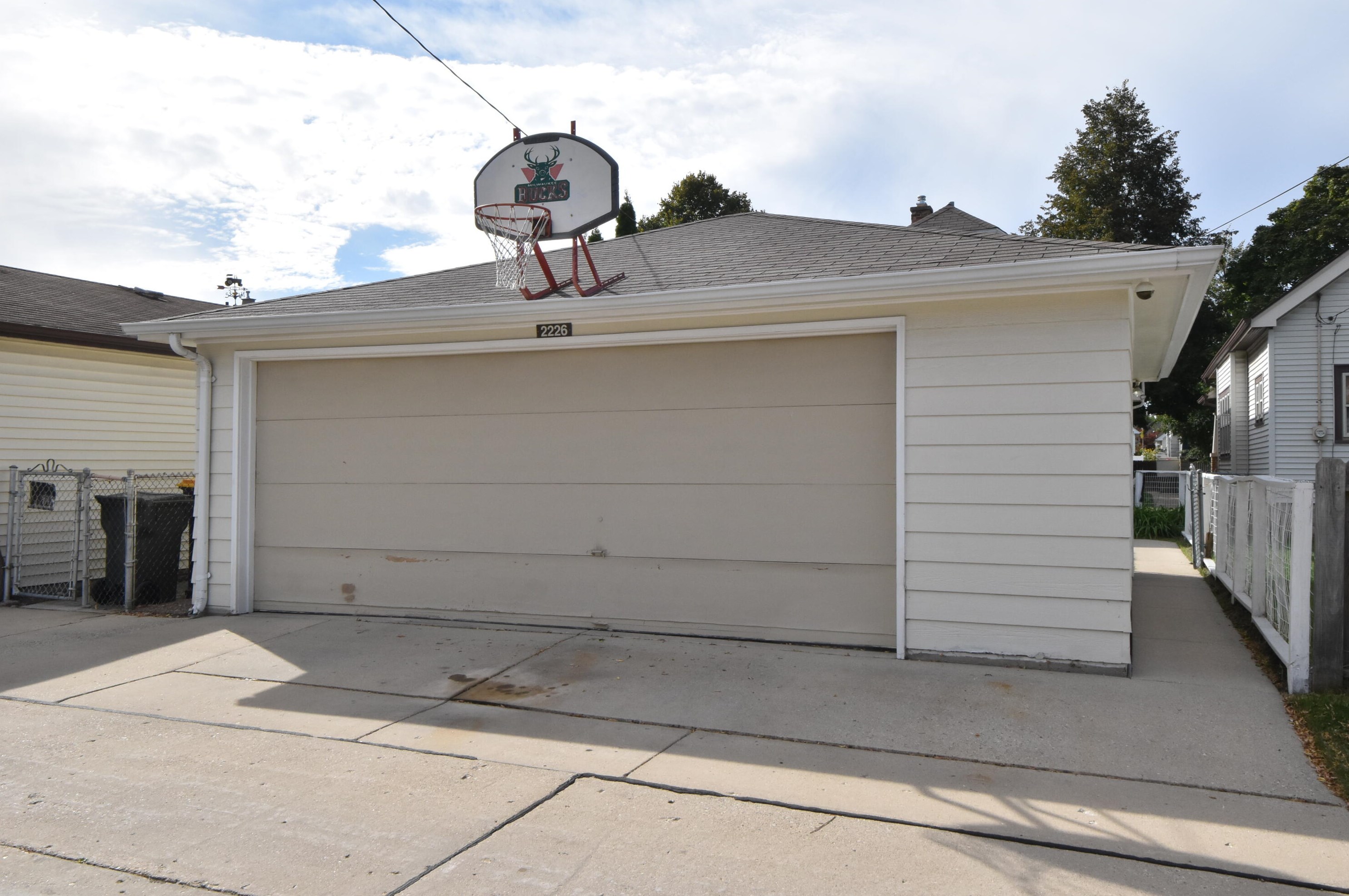 2226 69, Milwaukee WI 53213-1926 exterior