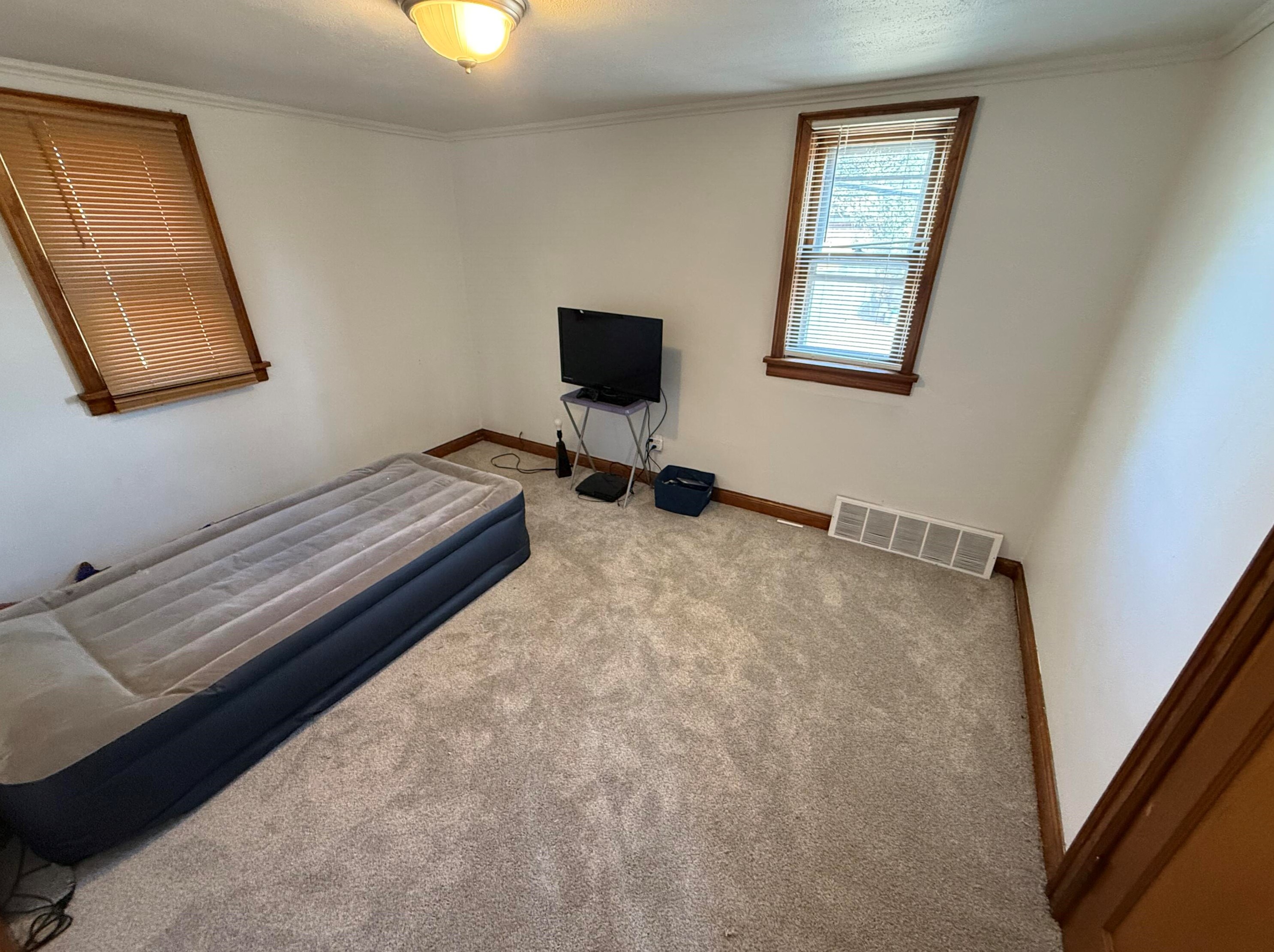 5201 Mill Rd, Milwaukee WI  53218-1305 exterior