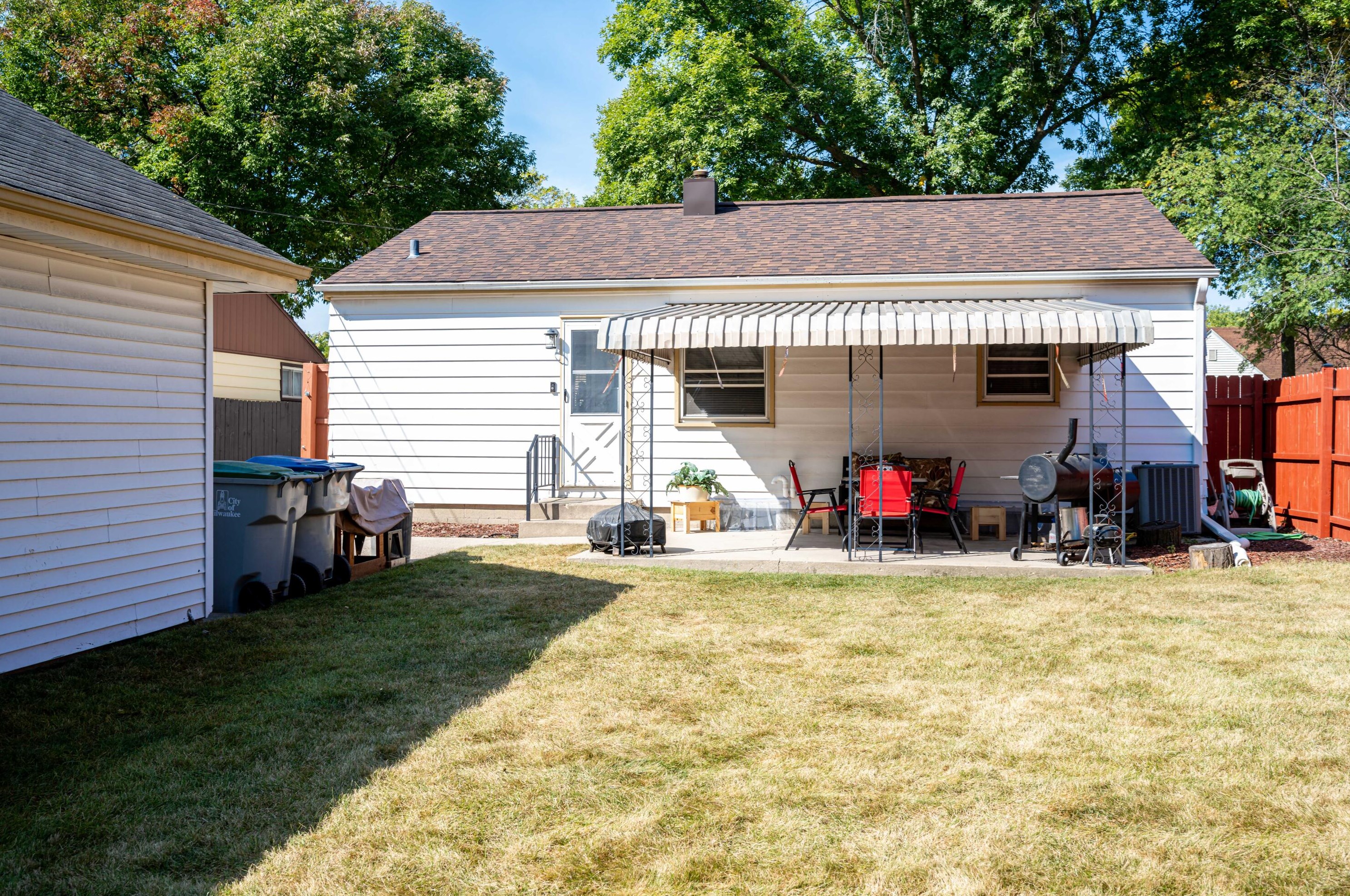 5224 56, Milwaukee WI 53218-3214 exterior