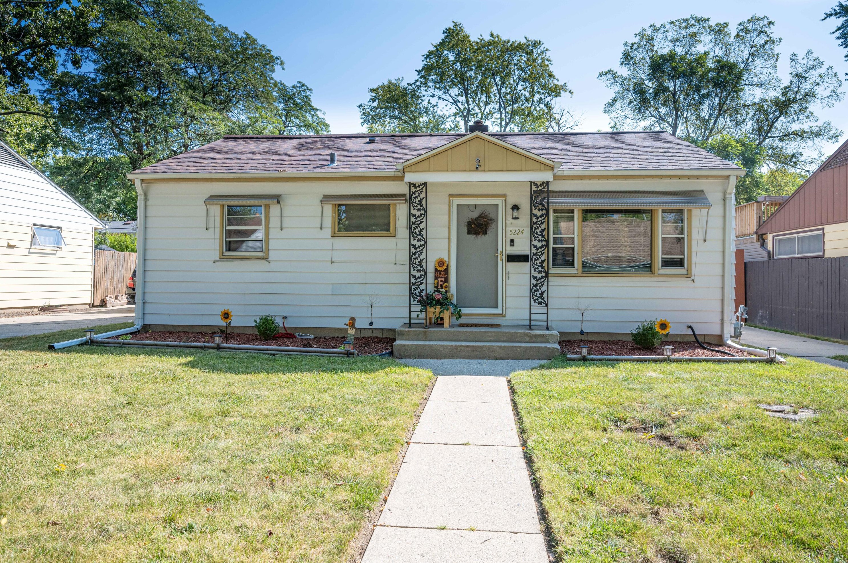 5224 56, Milwaukee WI 53218-3214 exterior