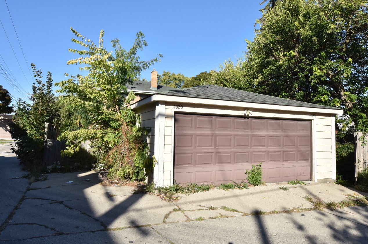 4020 69th St, Milwaukee WI 53216-1121 exterior