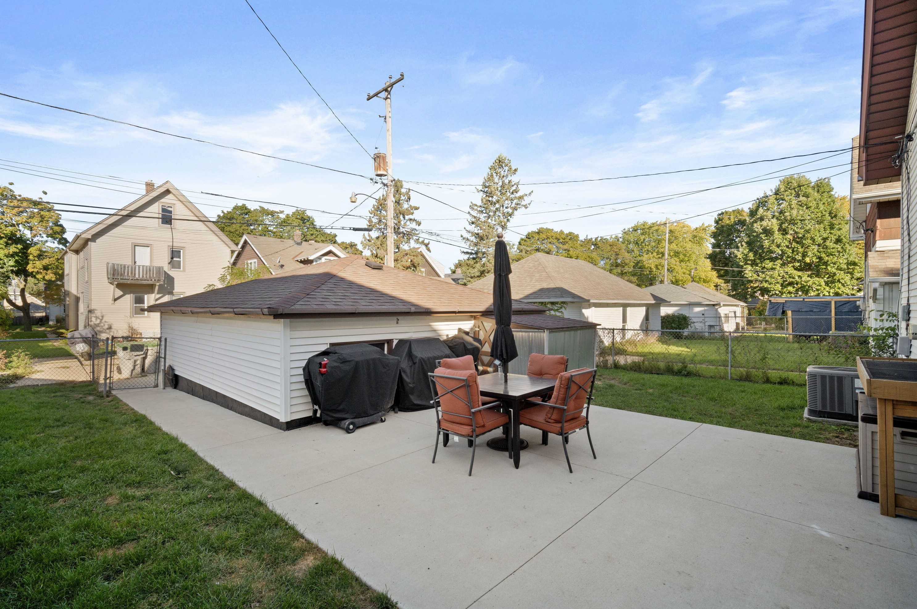 2179 56, Milwaukee WI 53219-1507 exterior