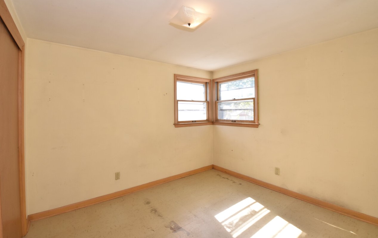 2370 64, Milwaukee WI 53219-2014 exterior