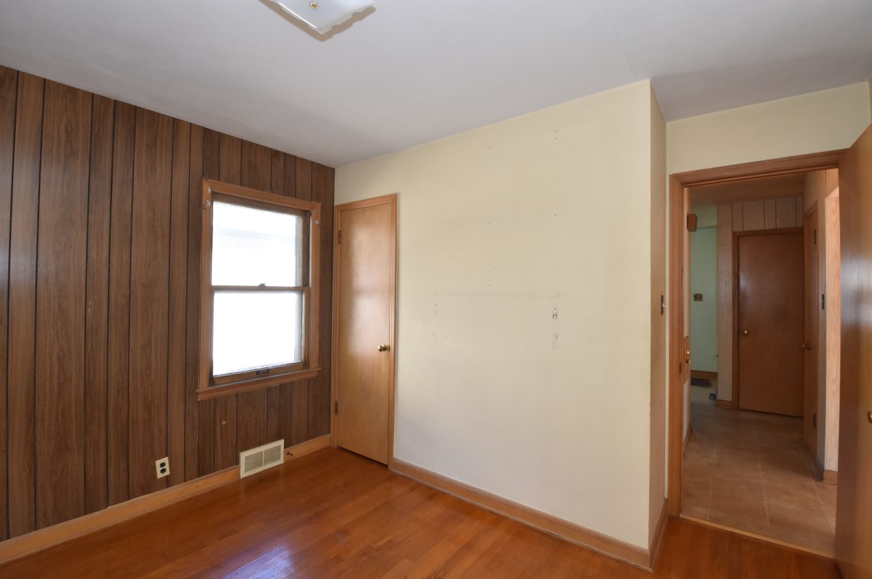 2370 64, Milwaukee WI 53219-2014 exterior