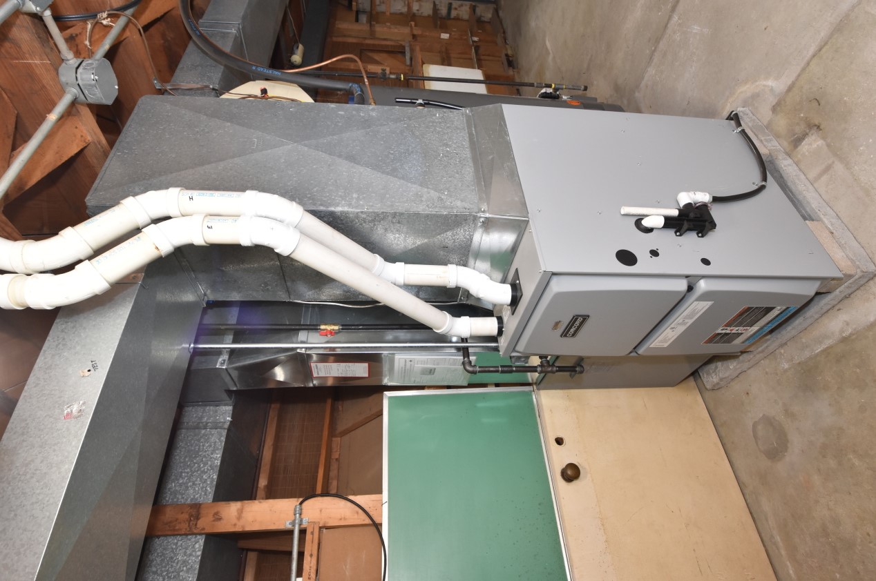 2370 64, Milwaukee WI 53219-2014 exterior