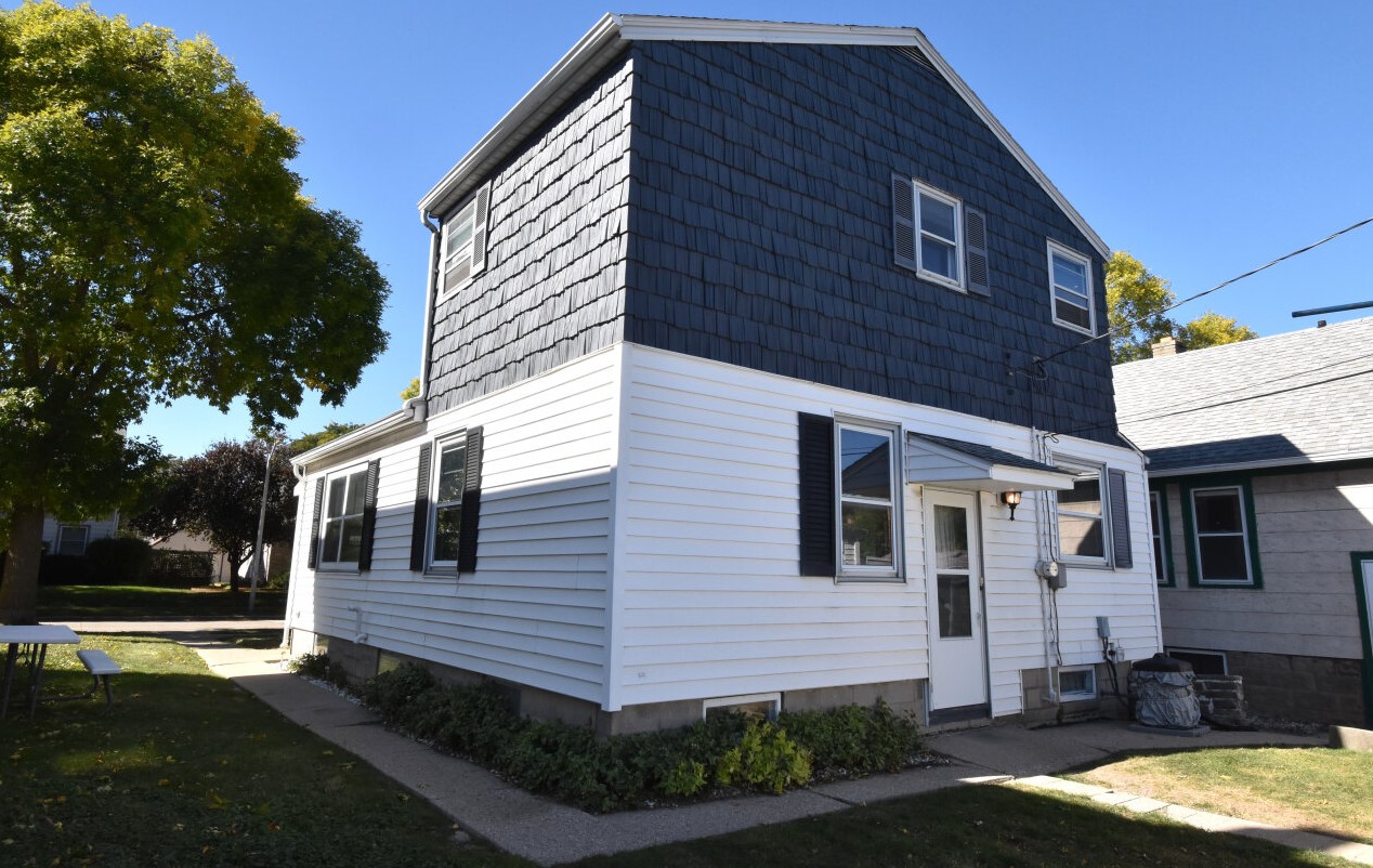 2370 64, Milwaukee WI 53219-2014 exterior