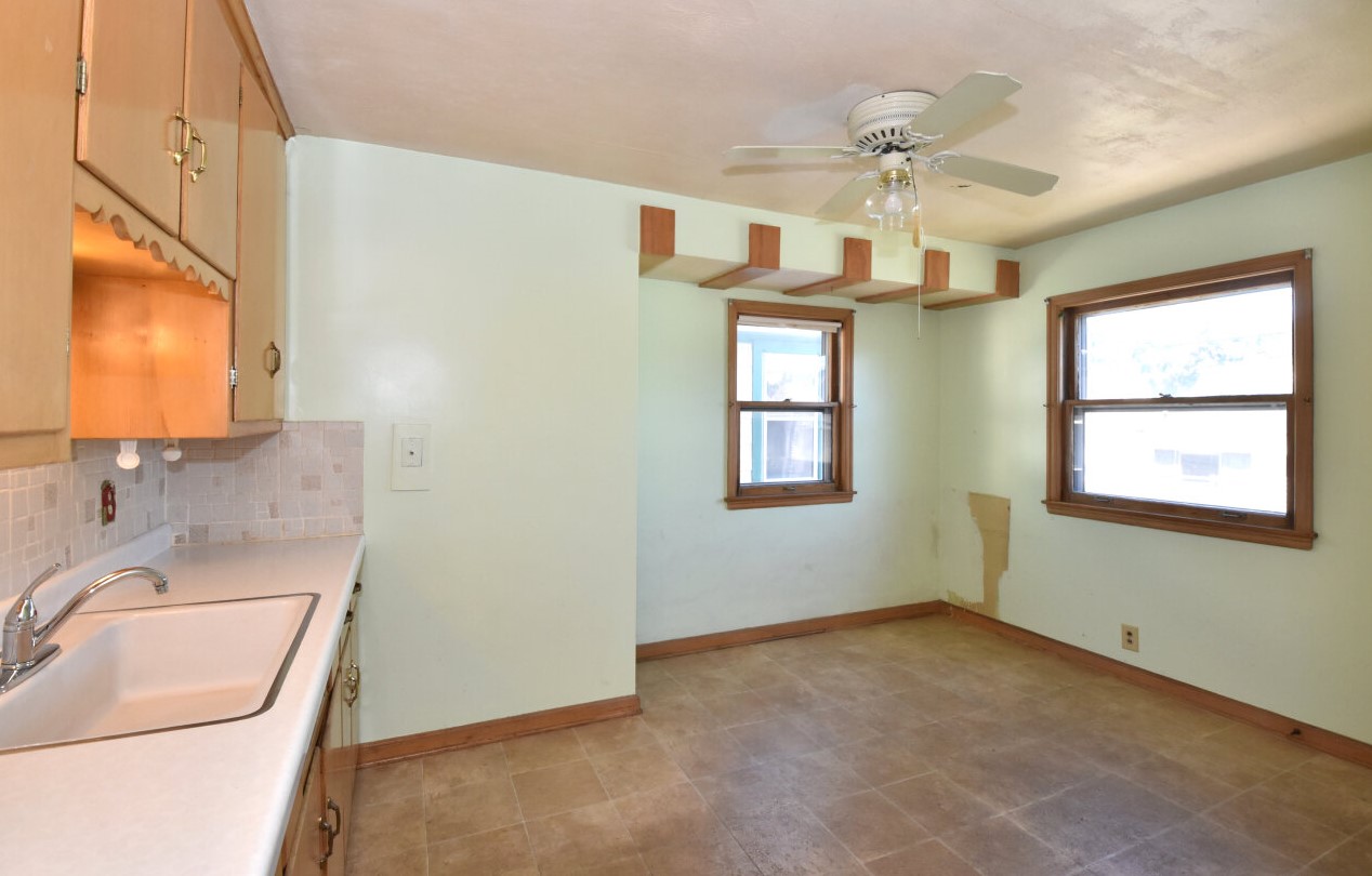 2370 64, Milwaukee WI 53219-2014 exterior