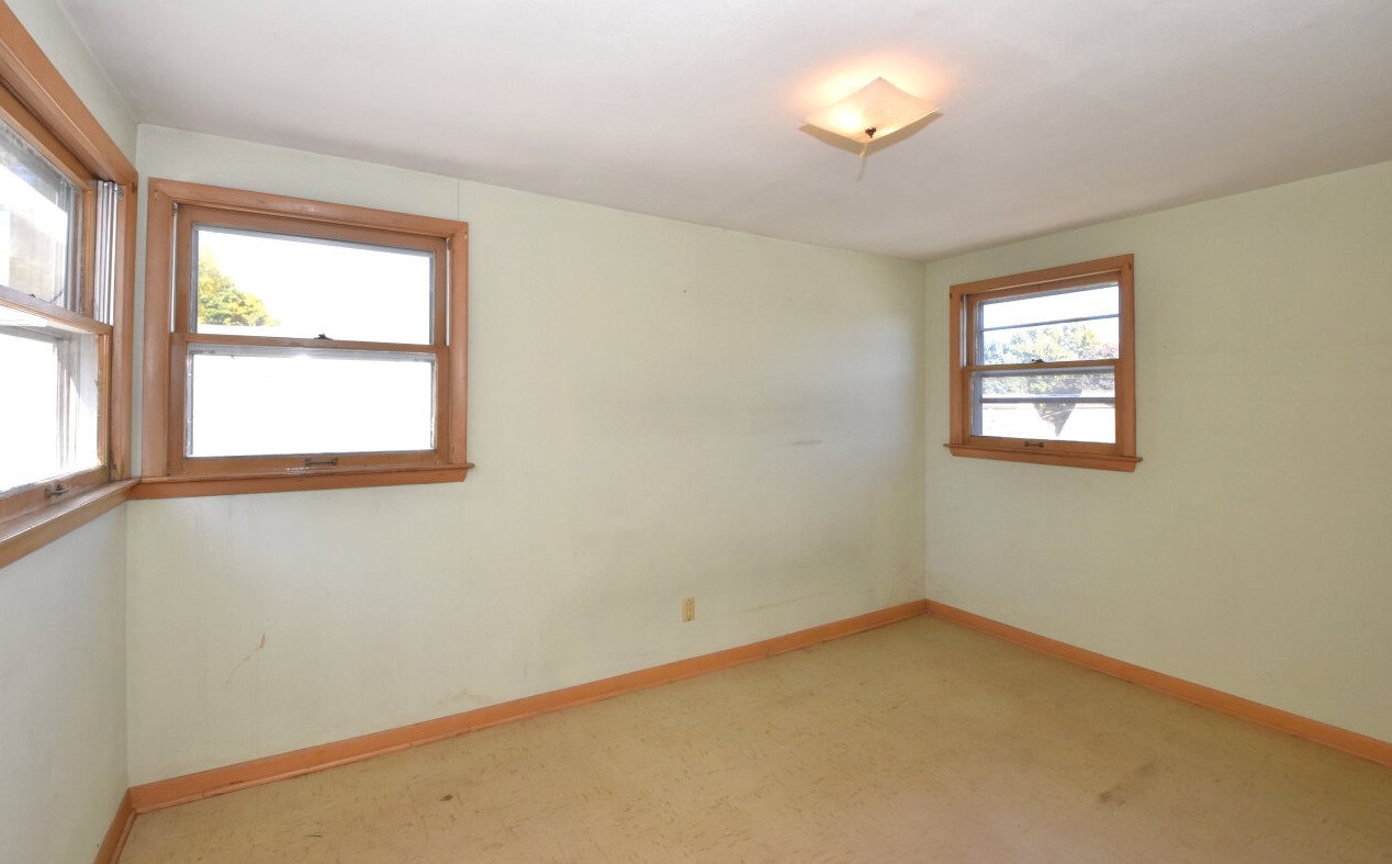 2370 64, Milwaukee WI 53219-2014 exterior