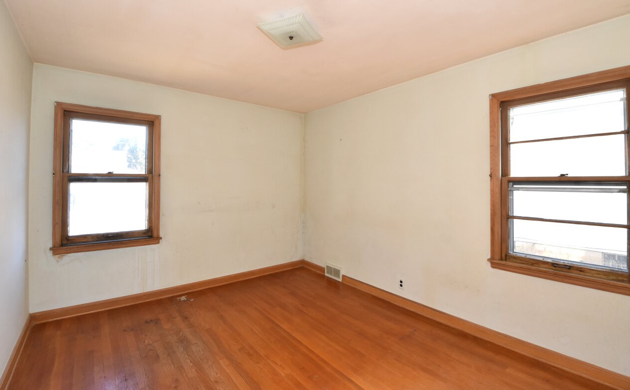 2370 64, Milwaukee WI 53219-2014 exterior