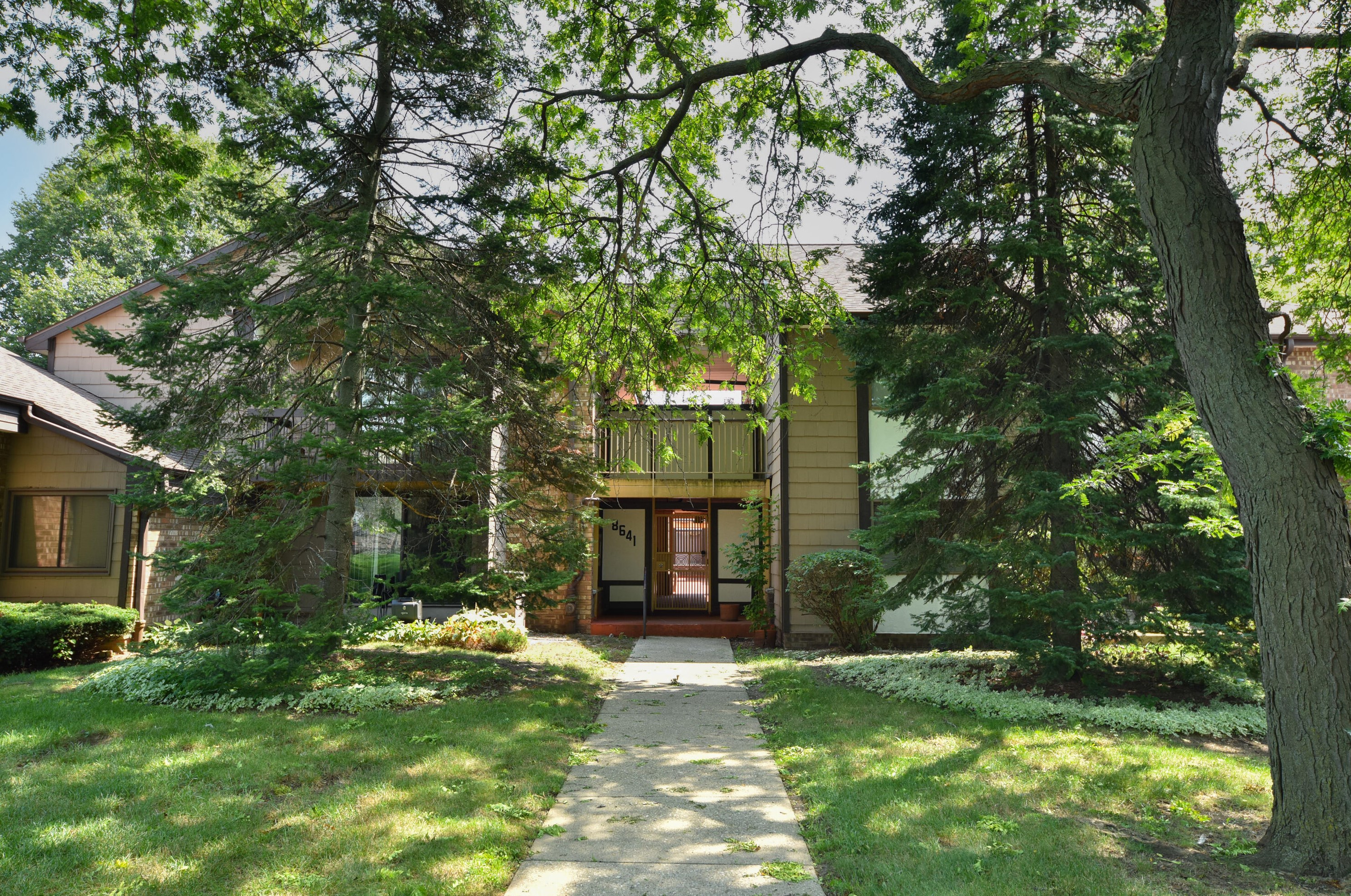 8641 Servite Dr, Milwaukee WI  53223-2581 exterior