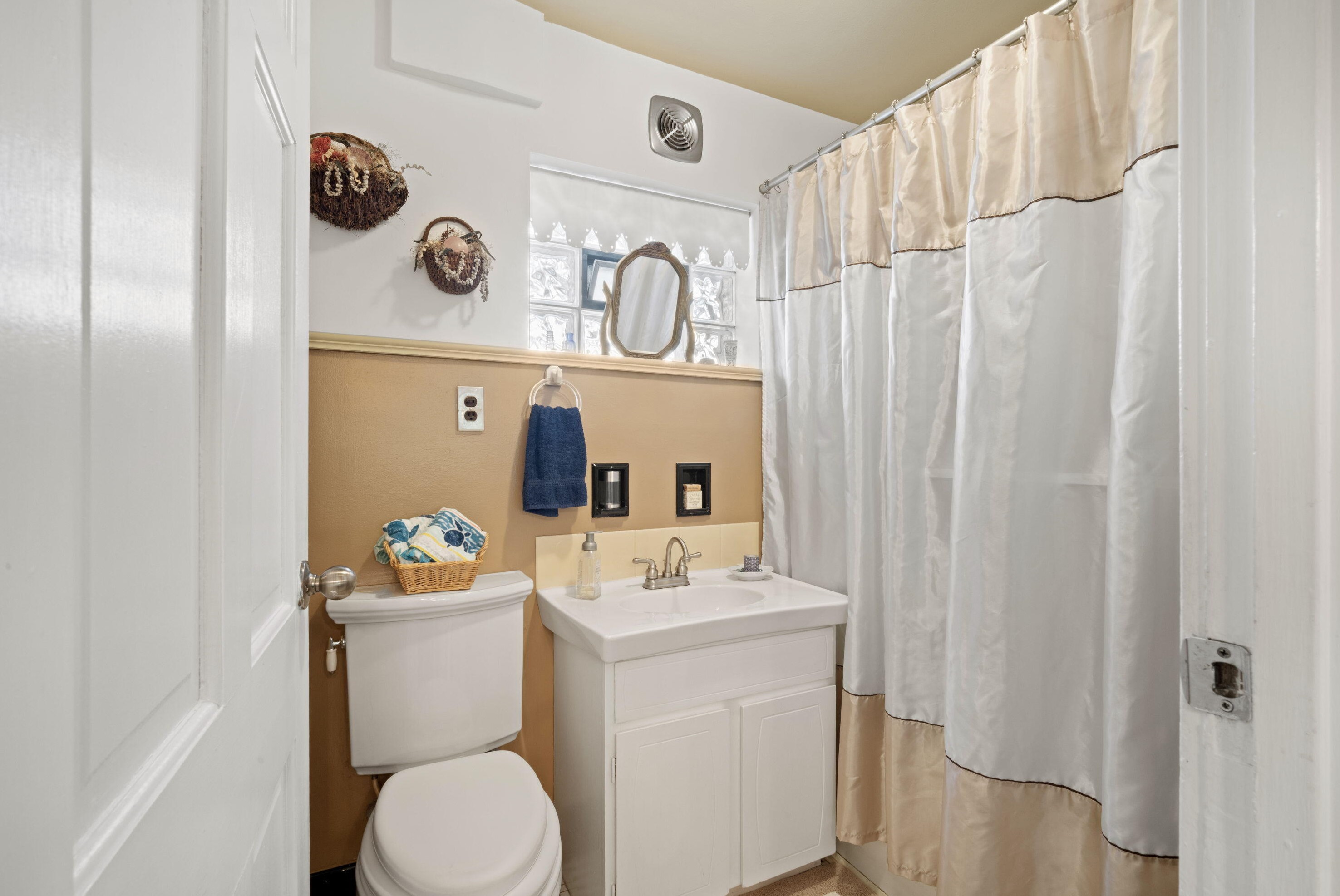 6485 56, Milwaukee WI 53223-5947 exterior