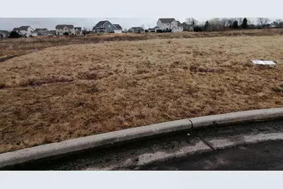 N57W19673  Holly Ct, Menomonee Falls, WI 53051 - Photo 3