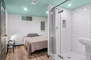 2734 N Maryland Ave, Milwaukee, WI 53211 - Photo 21