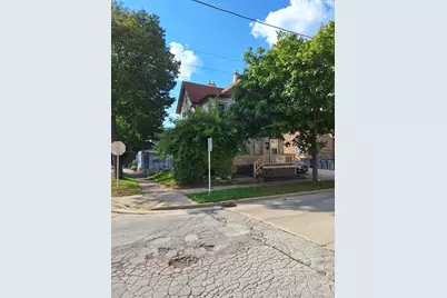 1753 N Marshall St, Milwaukee, WI 53202 - Photo 23
