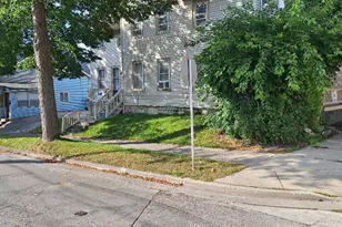 1753 N Marshall St, Milwaukee, WI 53202 - Photo 21