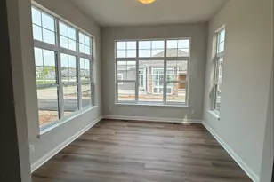 880 S Verona Cir, Grafton, WI 53024 - Photo 9