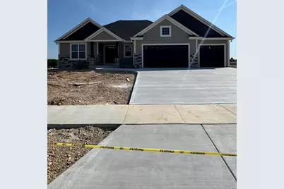 456  Sandstone St, Slinger, WI 53086 - Photo 1