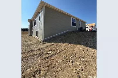 456  Sandstone St, Slinger, WI 53086 - Photo 5